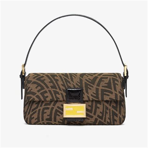 sac baguette fendi 1997|the fendi baguette.